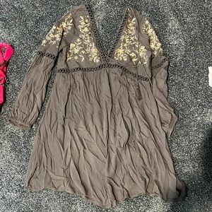 Perfect long sleeve dress, gray with gold detail!